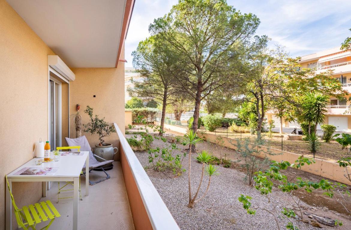 Joli T2 Tres Proche De La Plage De Frejus Fréjus Exterior foto